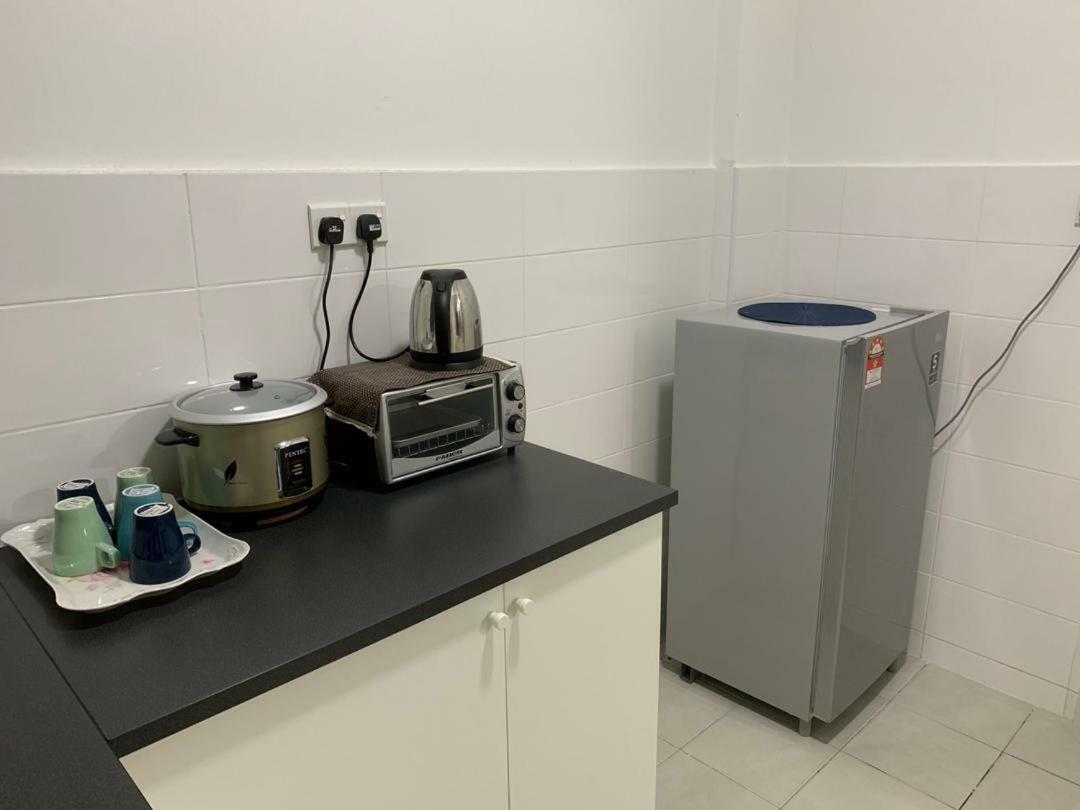 Putra 1 Pool Homestay Bandar Seri Putra Kampong Sungai Buah Extérieur photo